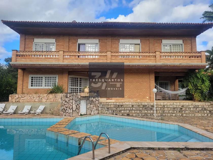 Foto principal do anúncio de imóvel Casa. Duplex Casa estilo colonial no Park Way, com terreno de 5000m² com 2500,00 metros quadrados para Venda por R$ 2200000.