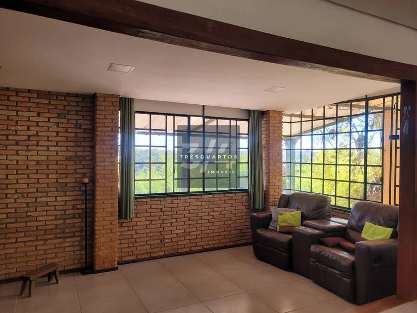 Foto principal do anúncio de imóvel Casa. Casa de Condomínio Casa aconchegante em meio à natureza – Condomínio Mansões Itaipu com 200,00 metros quadrados para Aluguel por R$ 5000.