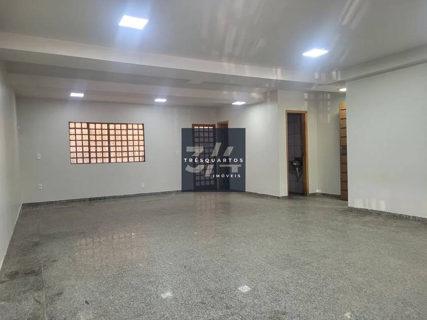 Foto do anúncio de imóvel Comercial. Casa Comercial Oportunidade rara na Asa Sul – Loja dupla na CLS 403 com 250m²!
